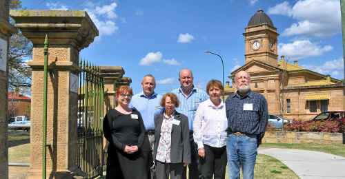 Emily Hall, Moira McKee, Donna Fraser, Bill Goddard, (back) Stuart Lummis and Chris Buckley touring Warwick’s historical treasures. Emily Hall, Moira McKee, Donna Fraser, Bill Goddard, (back) Stuart Lummis and Chris Buckley touring Warwick’s historical treasures.